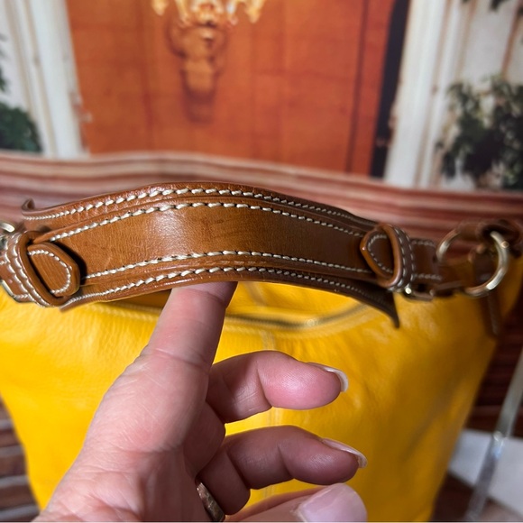 Dooney & Bourke Mary Bag Chamois Yellow Leather Shoulder Bag & Leather Key Ring - Picture 14 of 17